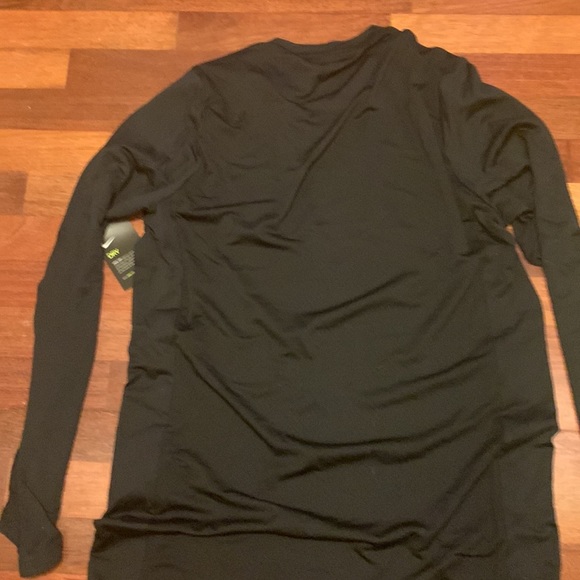 Long sleeve Nike shirt - Picture 6 of 6